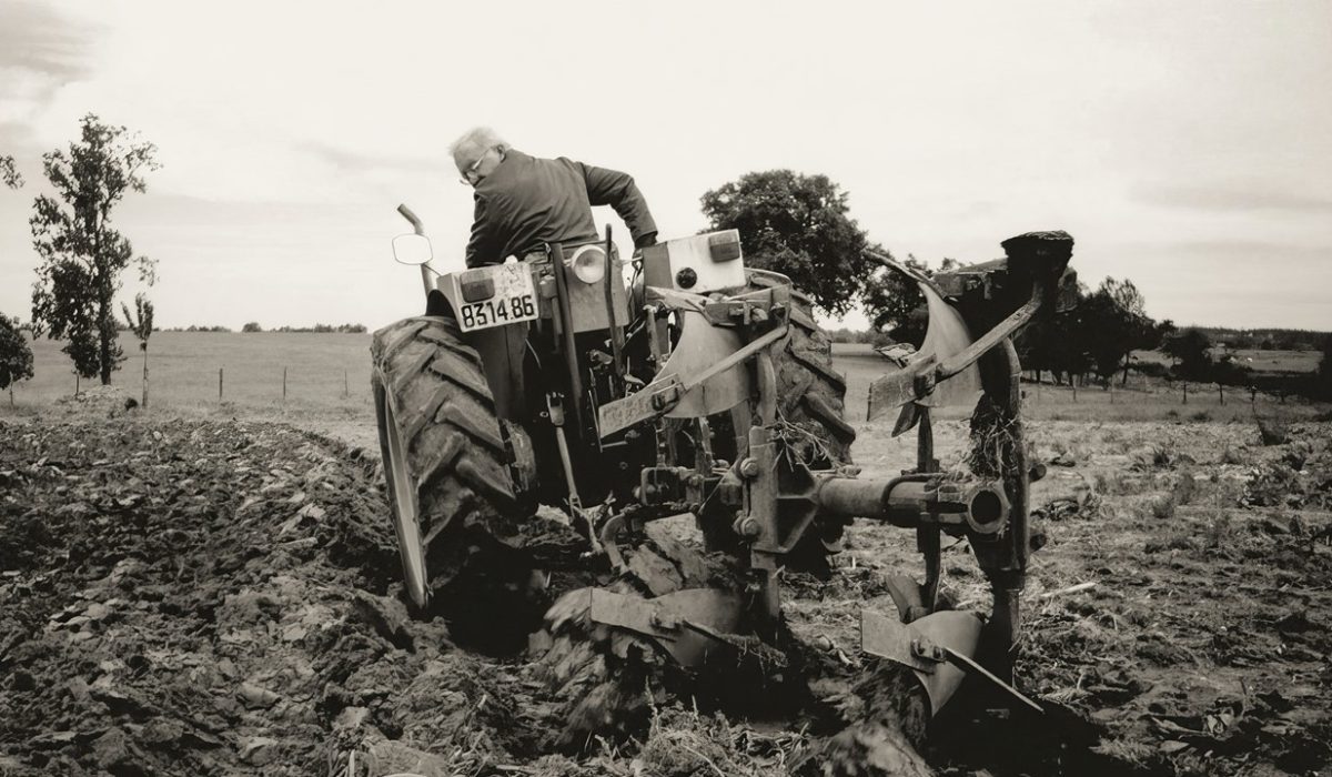 format histoire vieux tracteur labour